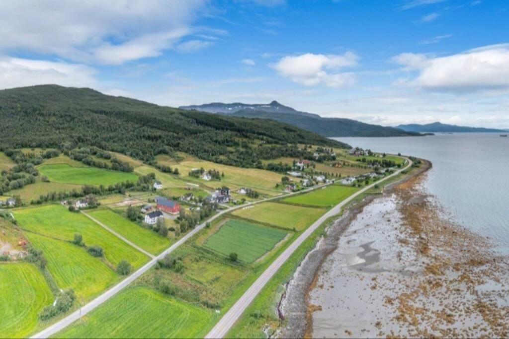 Privat Leilighet Pa Gard Med Badstue Og Nordlys Narvik Luaran gambar