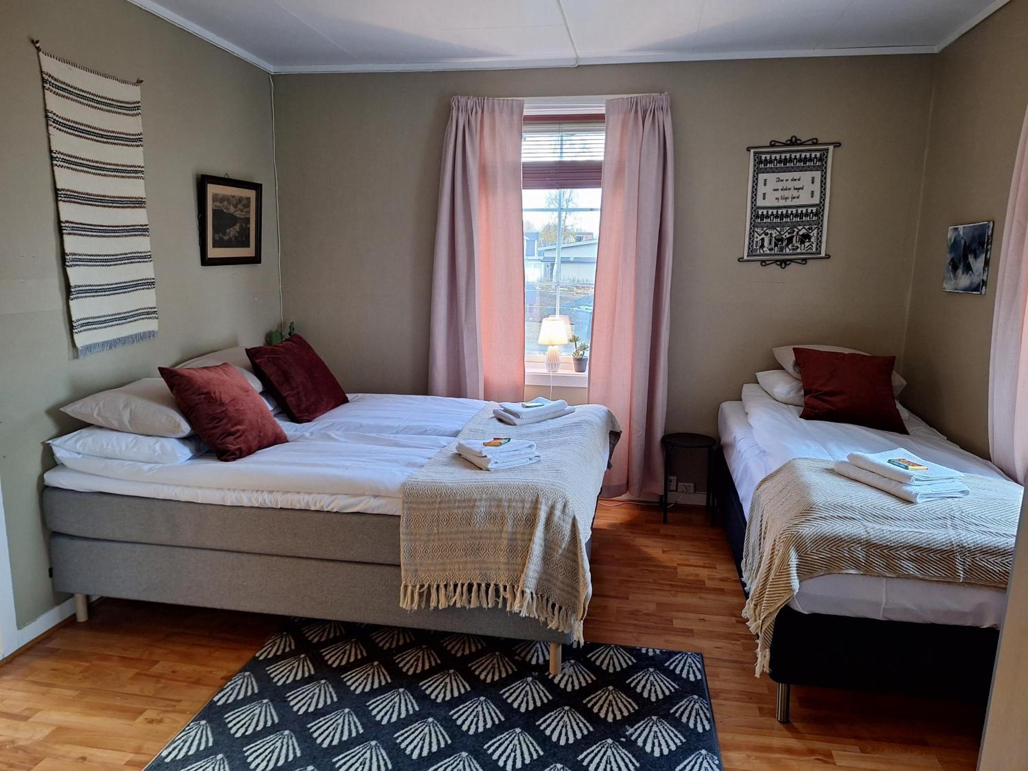 Privat Leilighet Pa Gard Med Badstue Og Nordlys Narvik Luaran gambar