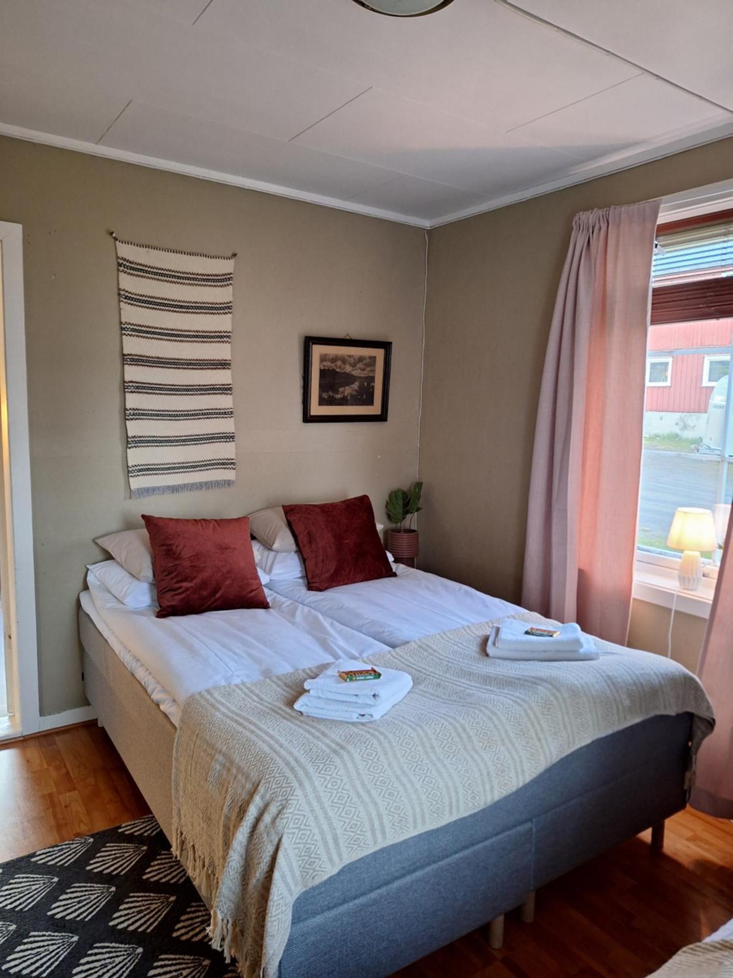 Privat Leilighet Pa Gard Med Badstue Og Nordlys Narvik Luaran gambar